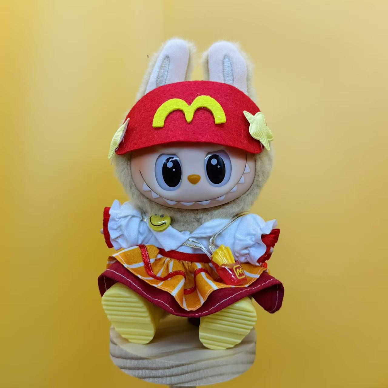 Labubu Outfit – McDonald’s-Inspired “McChic Minis” Fry Cook Overalls & Sweet Serve Dress (Fits 17cm Labubu Macron / Have a Seat / Big into Energy)