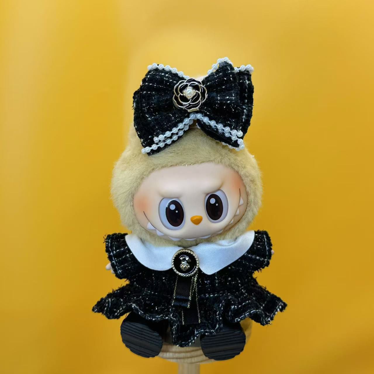 Labubu Outfit – Chanel-Inspired Black & Monochrome Tweed Couture Set (Fits 17cm Labubu Macron / Have a Seat / Big into Energy)