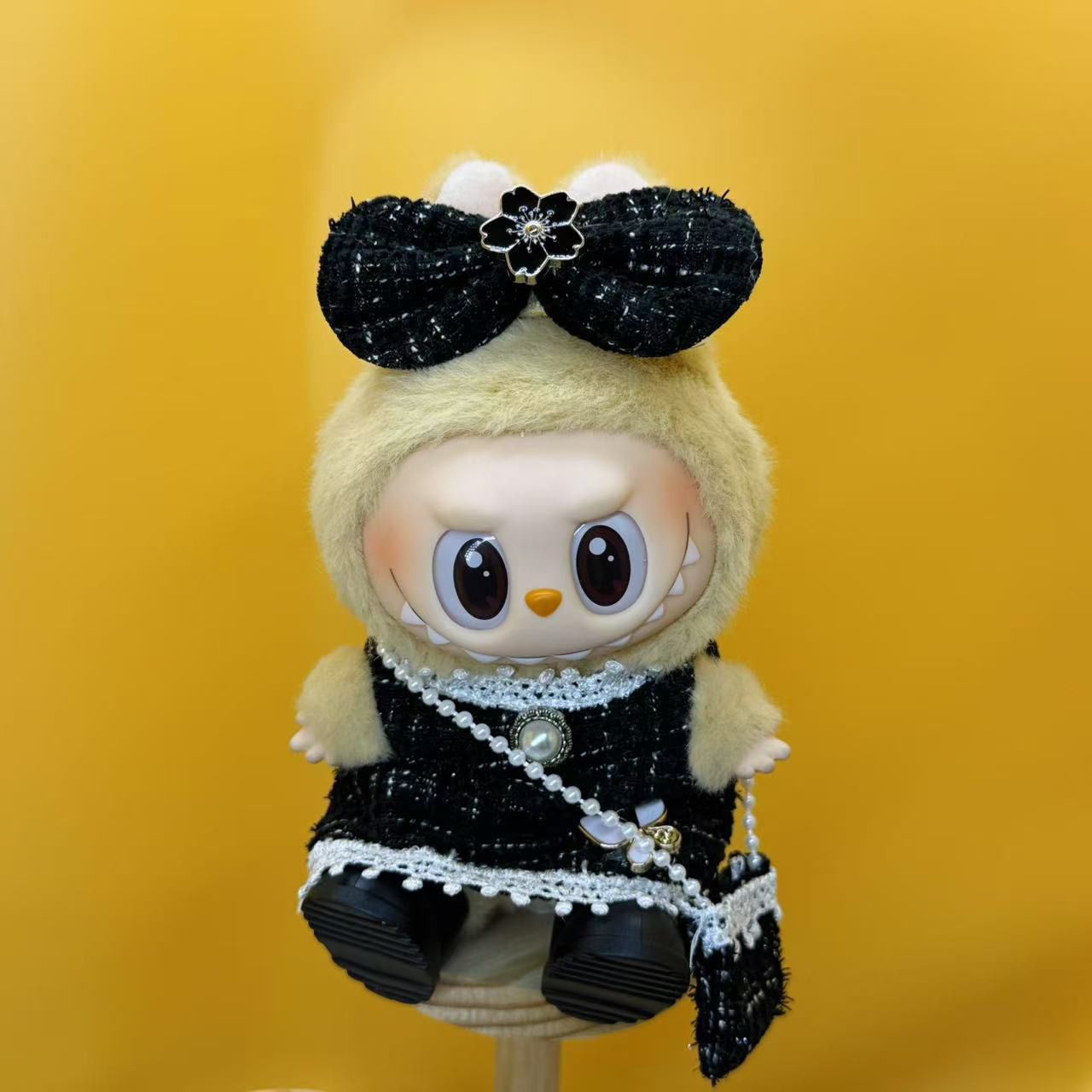Labubu Outfit – Chanel-Inspired Tweed Couture Set (White, Black, or Pink Edition | Fits 17cm Labubu Macron / Have a Seat / Big into Energy)